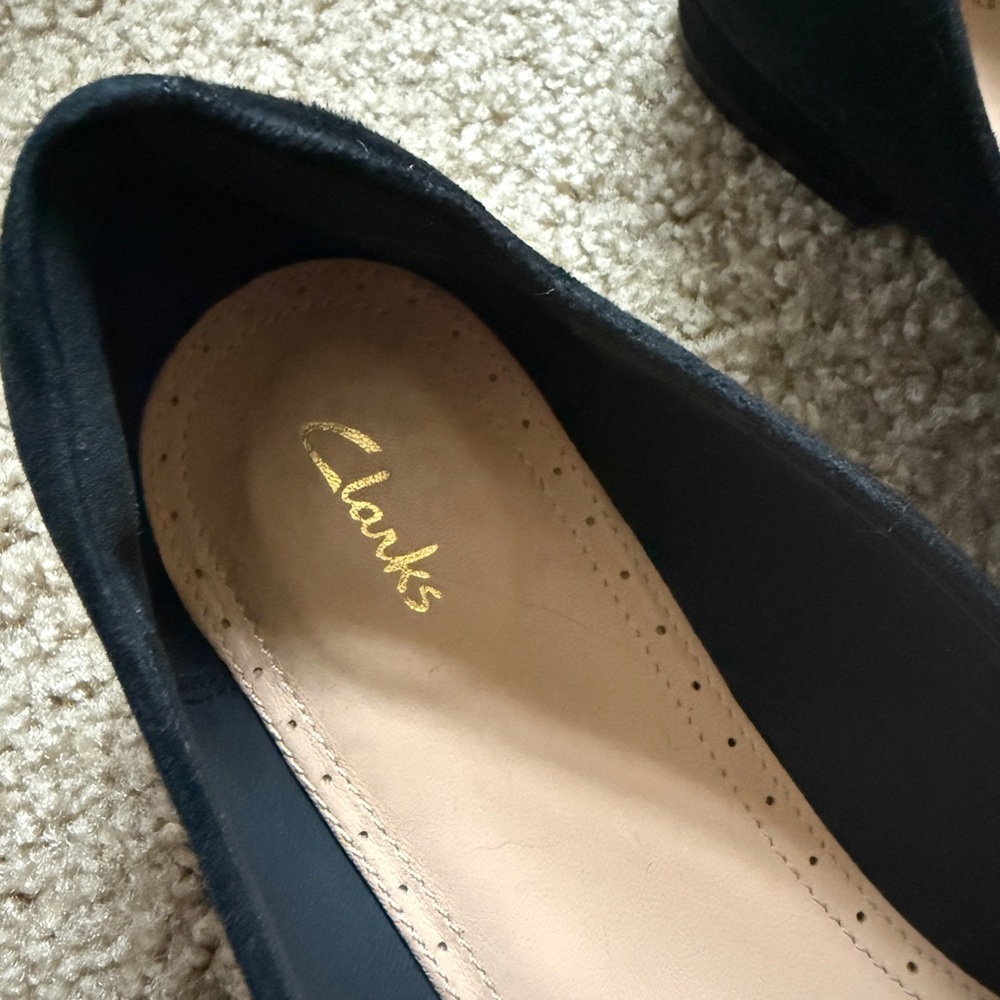 Clarks Laina 15 Trim Black Suede Flats (Size 8) - Picture 2 of 4